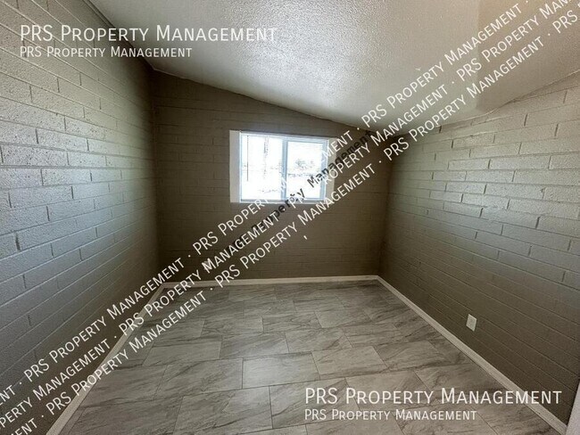 Building Photo - 761 N Delaware St
