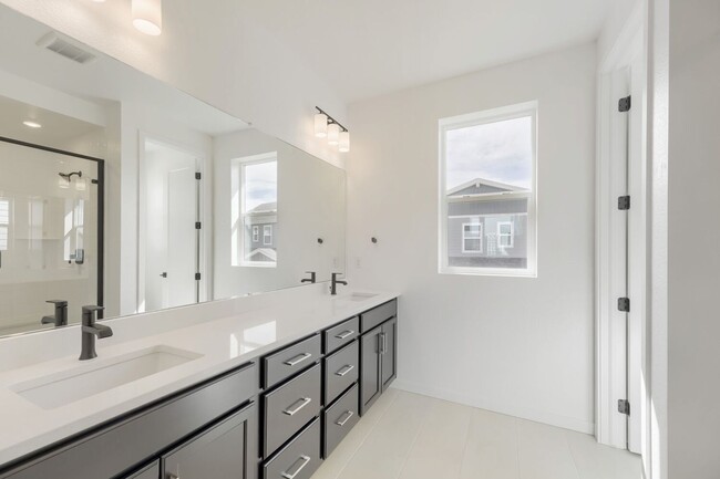 Building Photo - 10940 Stanza Ln