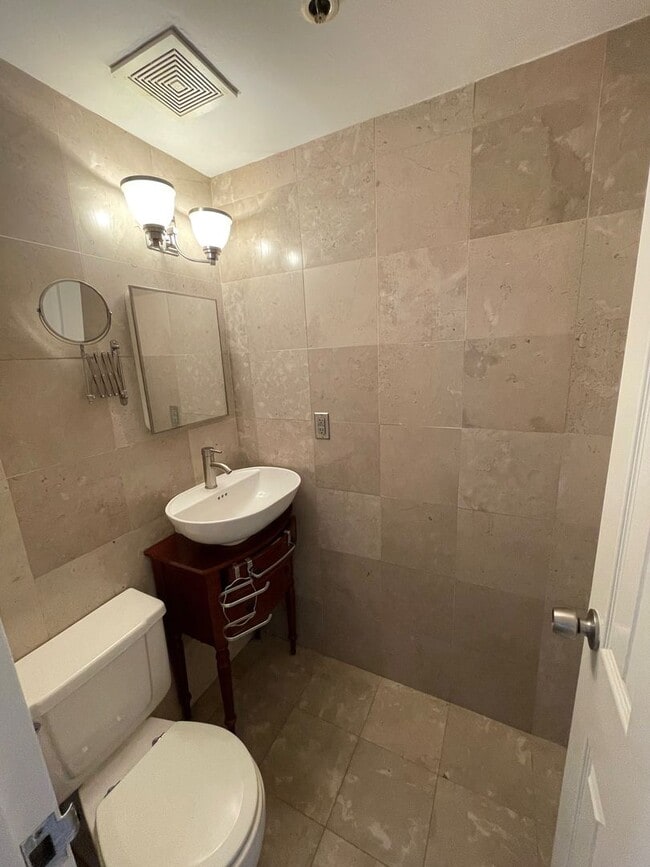 Building Photo - 116 Court St