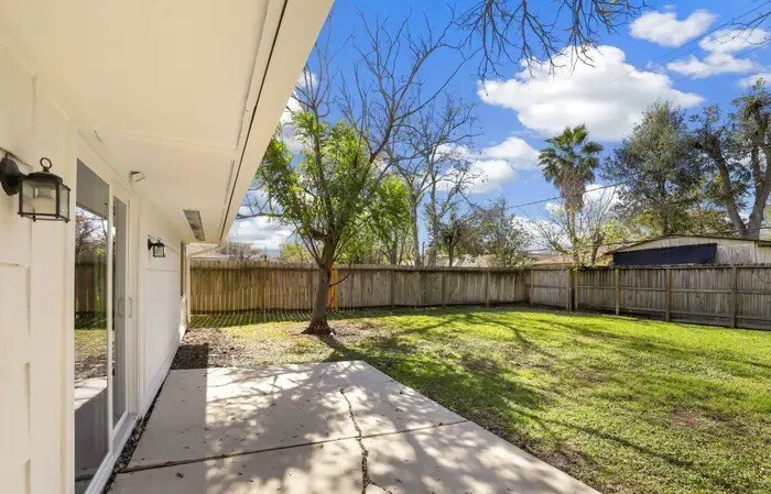 Building Photo - 10906 Chimney Rock Rd