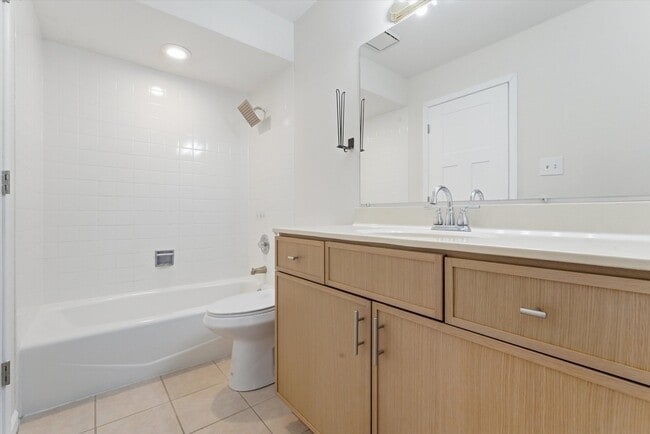Building Photo - 15826 Farm Hill Dr