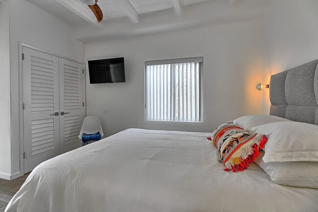 Building Photo - 1076S - Seaward Beach Modern Bungalows