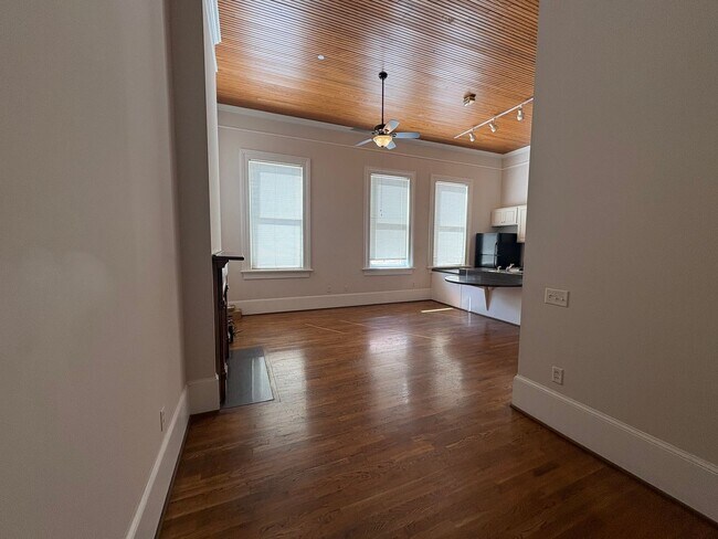 Building Photo - 490 Poplar St