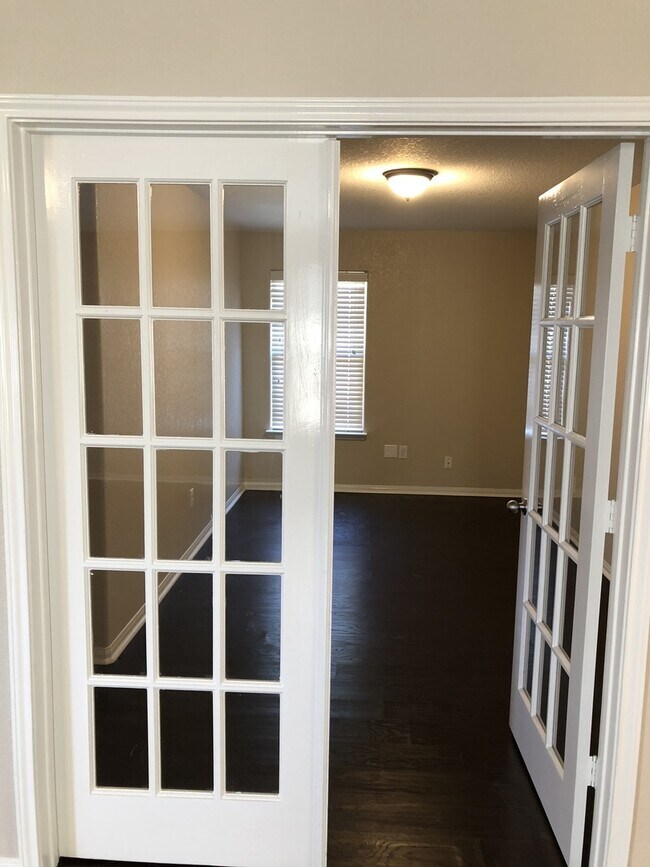 Building Photo - "Hard to Find" Roomy 1-story in Luckey Ran...