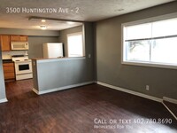 Building Photo - Spacious 2 bedroom 1 bath apartment!