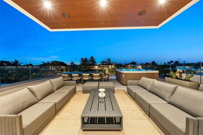 Building Photo - 3306 NE 16th St