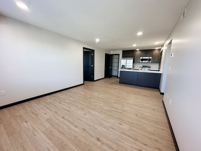 Building Photo - New! Beautiful 2 Bed, 1.5 Bath Apartment i...