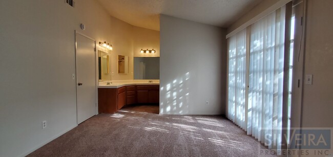 Building Photo - Gated Community 3 Bedroom 2 Bath in Preisker Gardens!