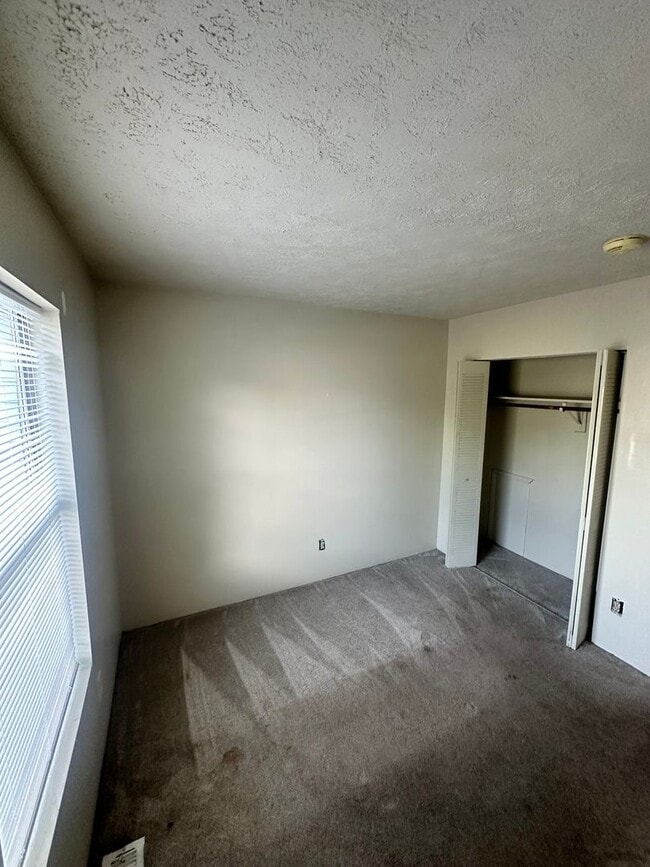 Building Photo - 144 Clover Valley Cir