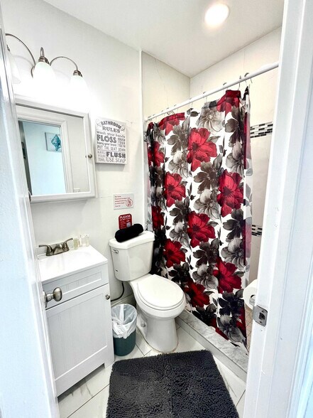 Building Photo - 338 Van Buren St