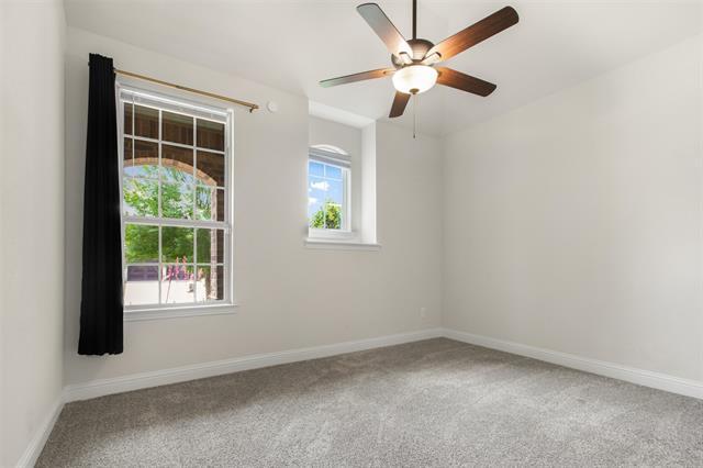 Building Photo - 713 Parkland Dr