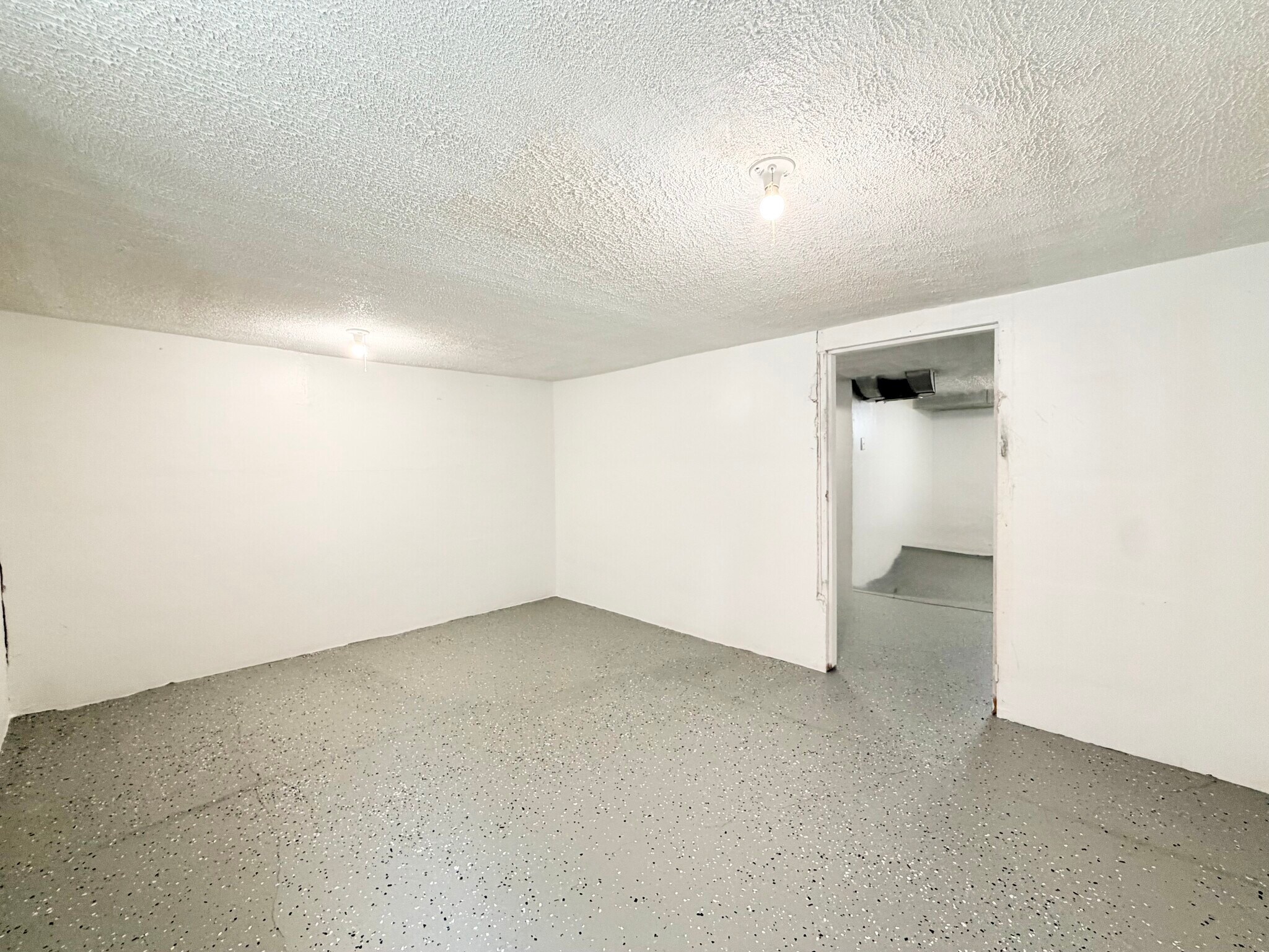 Building Photo - 4840 Gardenville Ave