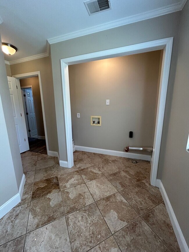 Building Photo - Charming 2 Bedroom/2.5 Bathroom home in Sandfly