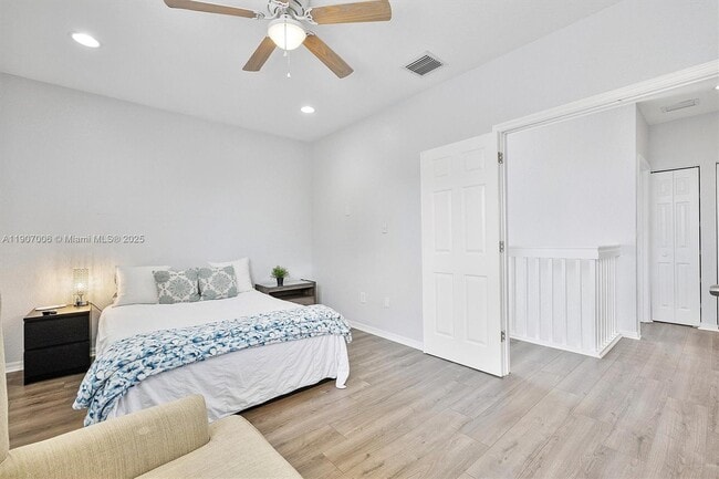 Building Photo - 1431 SE 18th Terrace