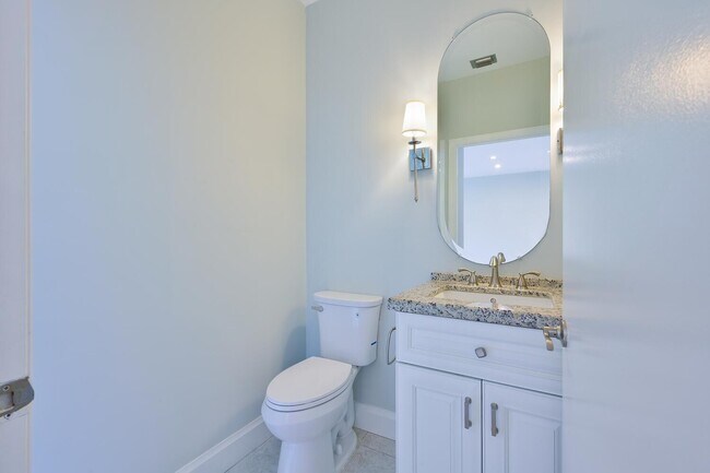 Building Photo - 6817 Via Regina