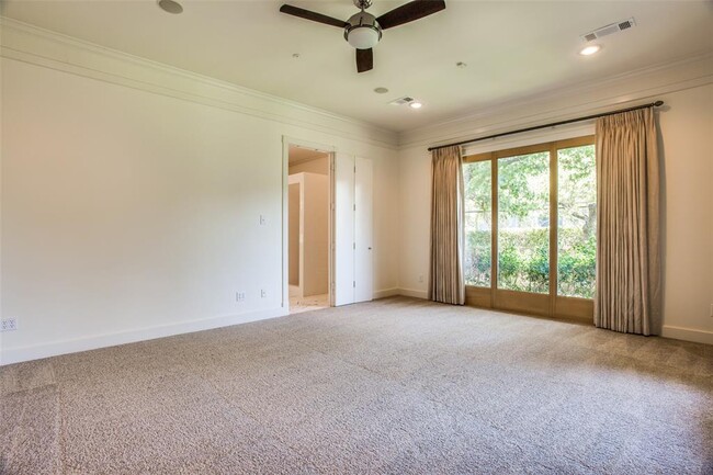 Building Photo - 6615 Willow Ln