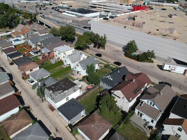 Building Photo - 4014 N Octavia Ave