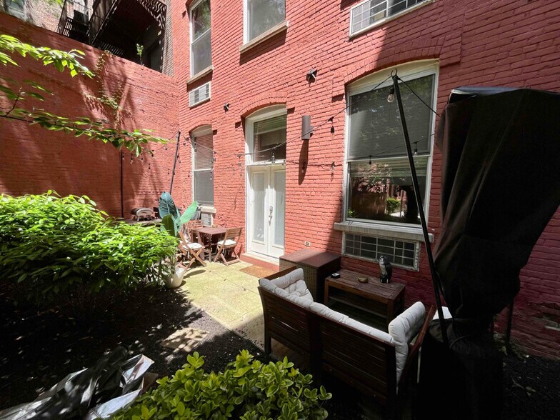 Building Photo - 222 Grand St
