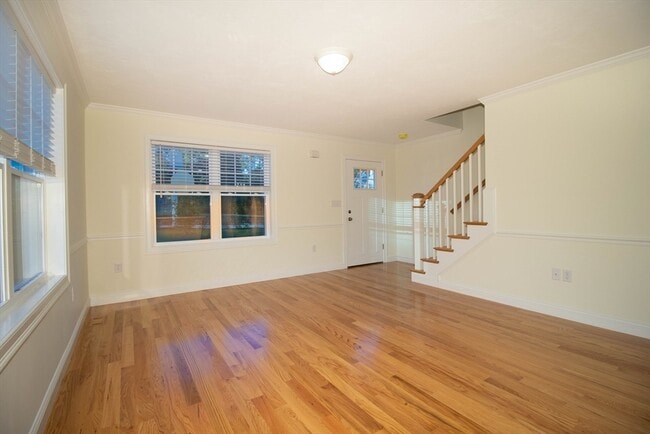 Building Photo - 5 W Chapel St