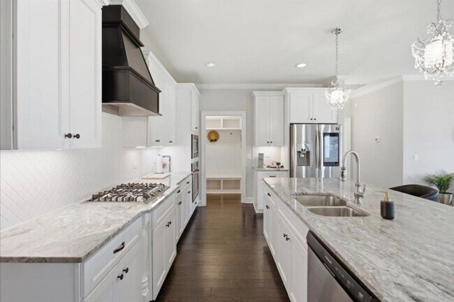 Building Photo - 114 Bozeman Wy