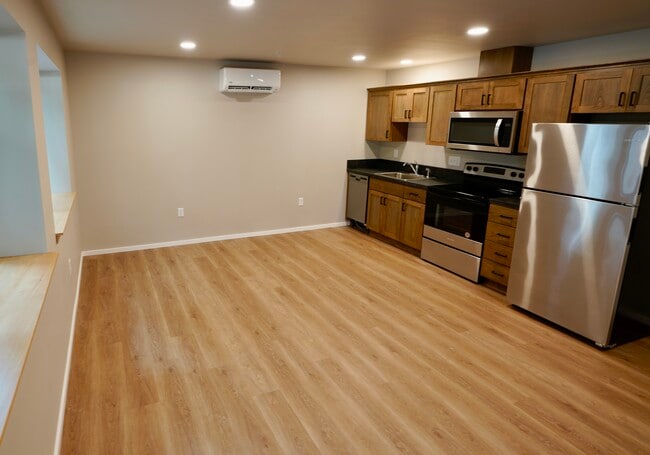 Primary Photo - Baker Street Lofts