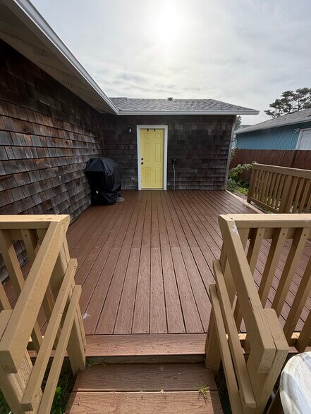 Building Photo - 2159 NW Keel Ave