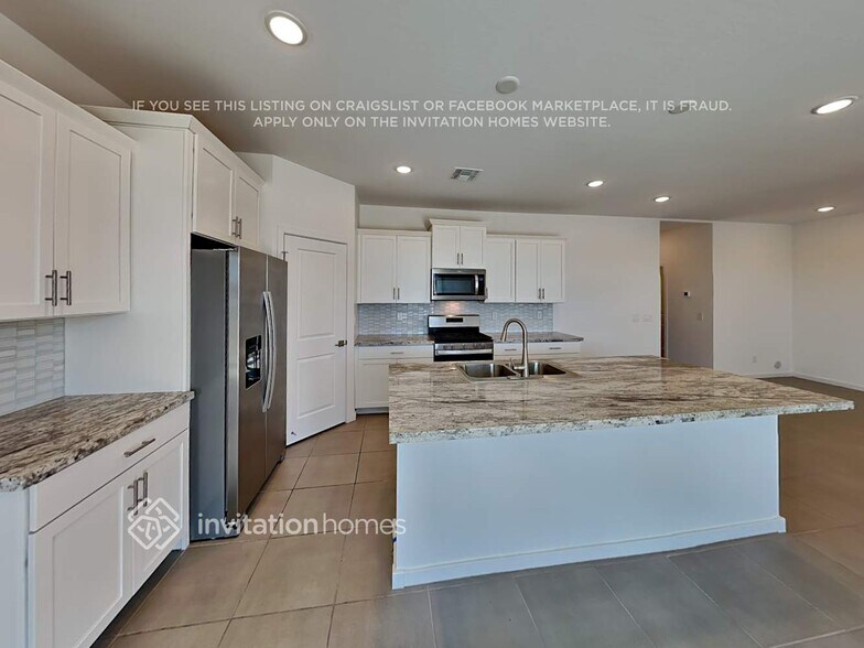 Building Photo - 40471 W Sunland Dr