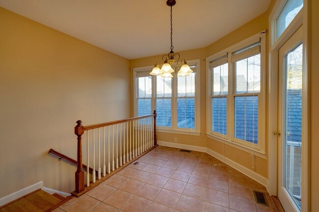 Building Photo - Luxury Townhome in the Heart of the Kentlands