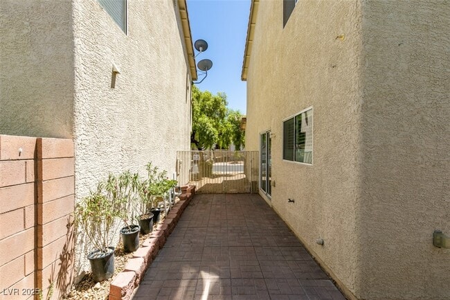 Building Photo - 120 Tansy Ct