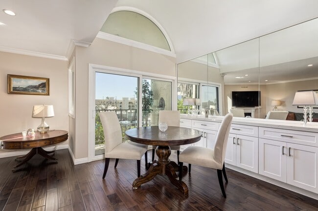 Building Photo - 11789 Montana Ave