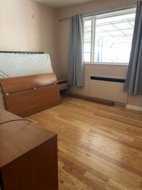 Building Photo - 2455 Oak St