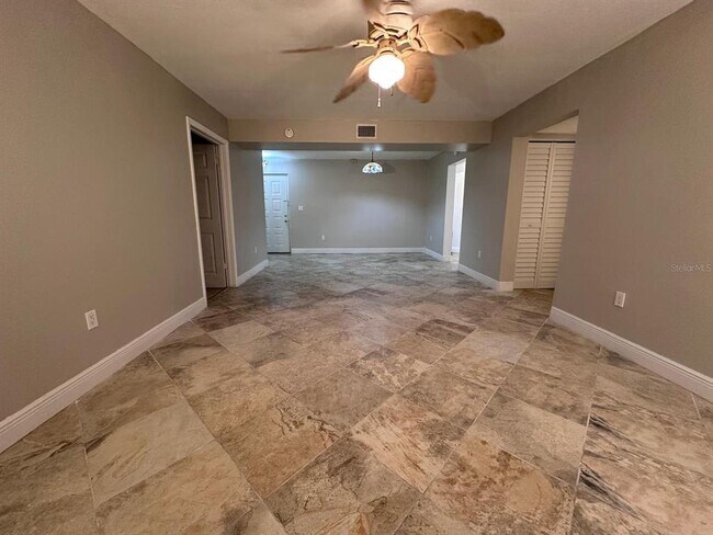 Building Photo - 721 N Pine Island Rd