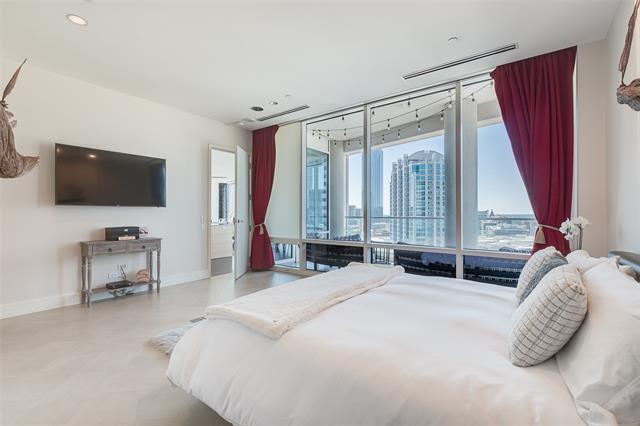 Building Photo - 2408 Victory Park Ln