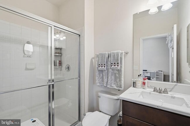 Building Photo - 9052 Isabel Ln