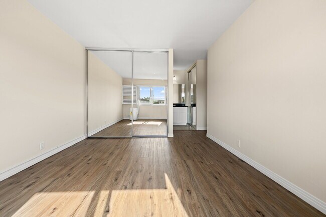 Building Photo - 6120 Decena Dr