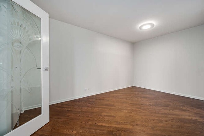 Building Photo - 111 E Chestnut St