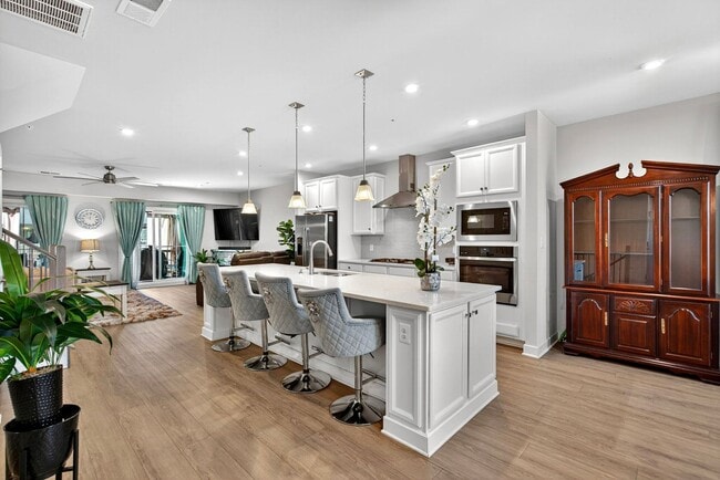 Building Photo - Luxurious 3 Bed 2.5 Bath Townhome In Beautiful Foster's Glen