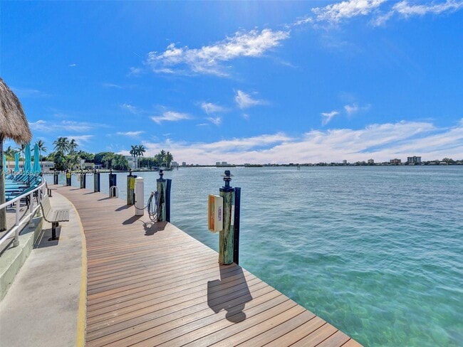 Building Photo - 10350 W Bay Harbor Dr