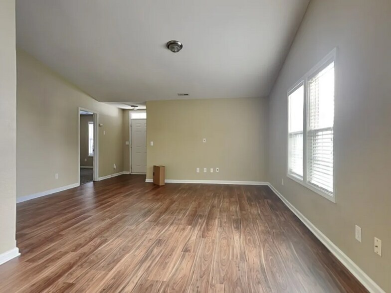 Building Photo - 1741 Beachwood Rd