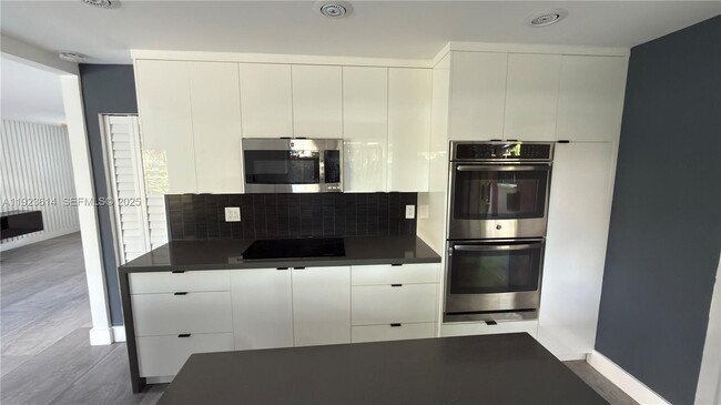 Building Photo - 18701 Shauna Manor Dr