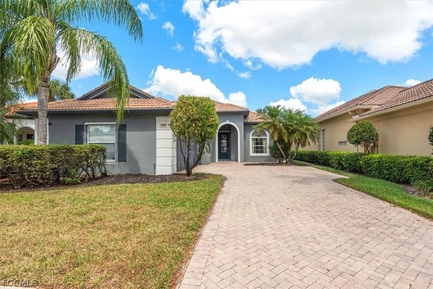 Front of House - 2246 Heydon Cir W