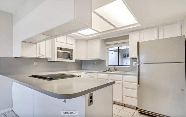 Building Photo - Quiet Living Meets Convenience – 3 Bed Home in Sandy, UT!