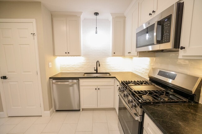 Building Photo - 5008 Penrose Ave