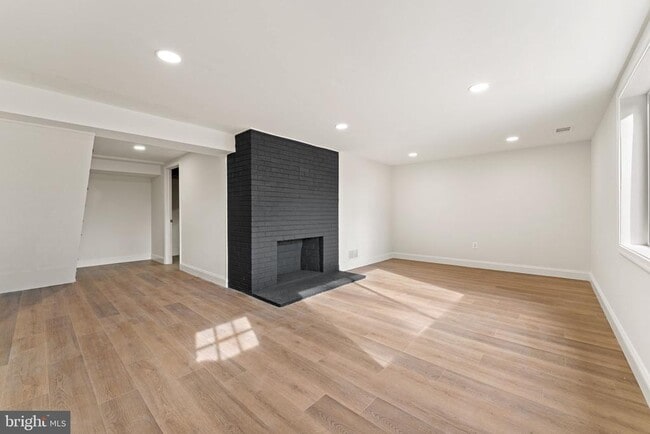 Building Photo - 7407 Kelvin Pl