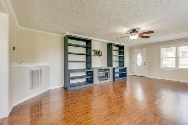 Building Photo - 4221 Maplewood St