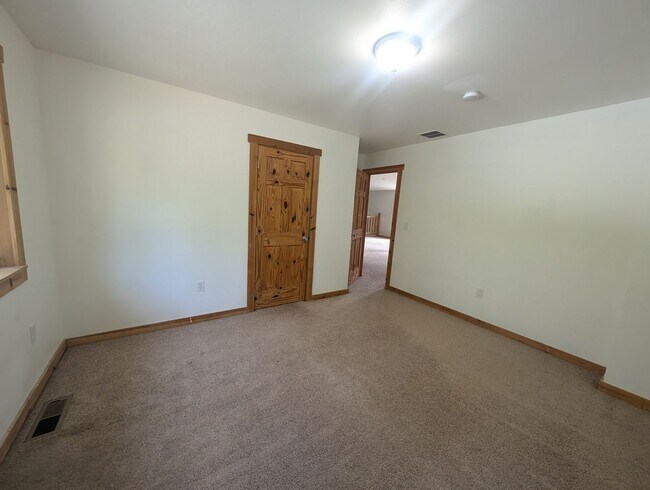 Building Photo - Spacious 4BR Home Near Sacheen & Davis Lake