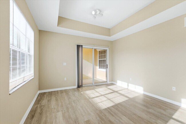 Building Photo - 1015 Villagio Cir