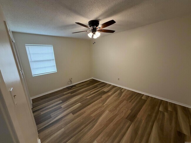 Building Photo - 12 Southland Ct