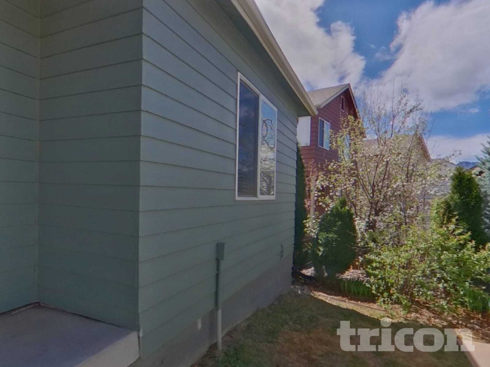 Building Photo - 2290 St Claire Dr