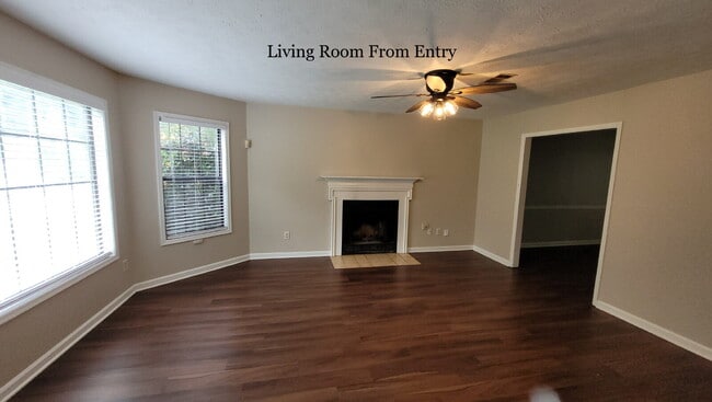 Building Photo - [NEW PRICE] Spacious 4 Bed / 2.5 Bath home...